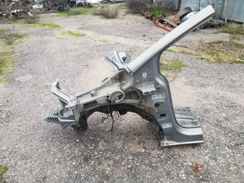 Front quarter panel – left
