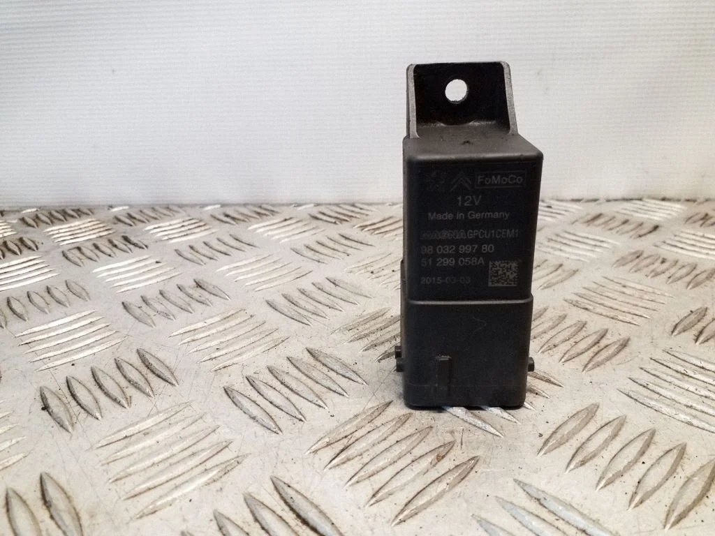 Eelsüüteküünalde relee 9803299780