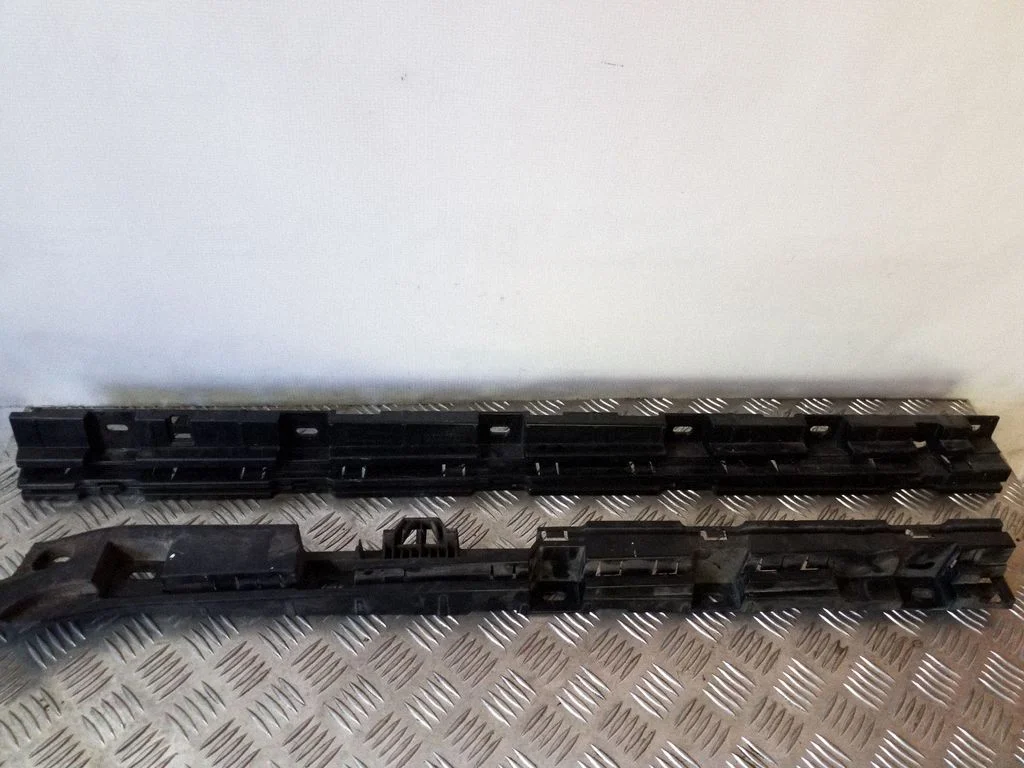 Sill supporting ledge 7204021
