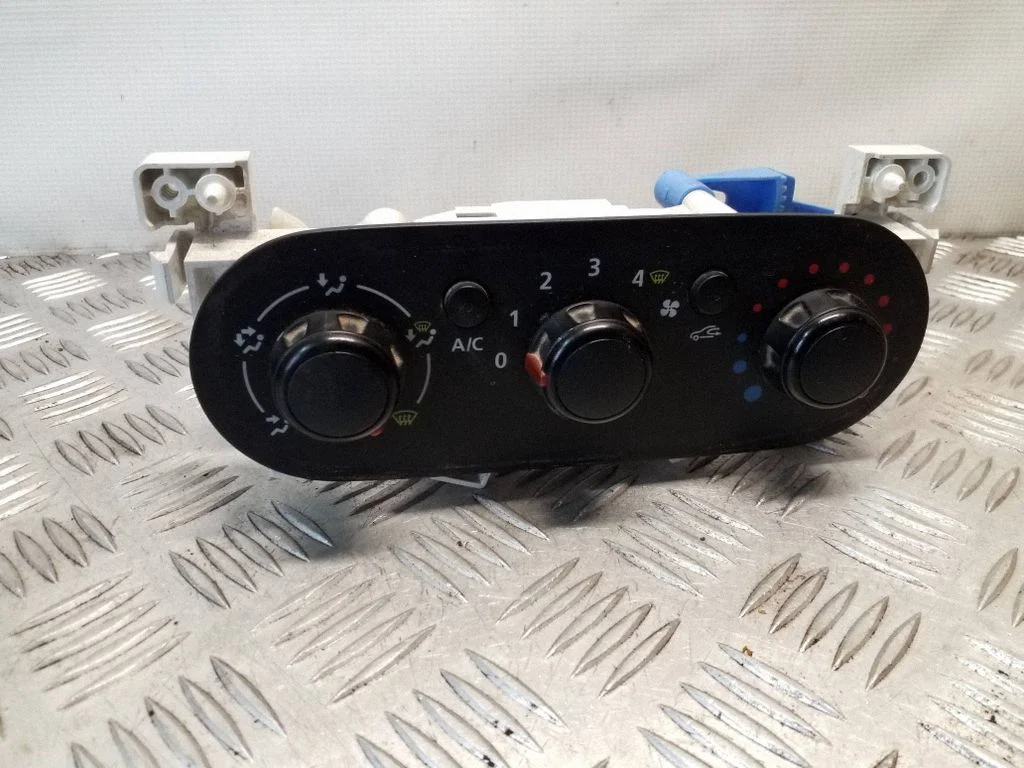 Climate control unit – Renault Trafic III (X82) (2014-)