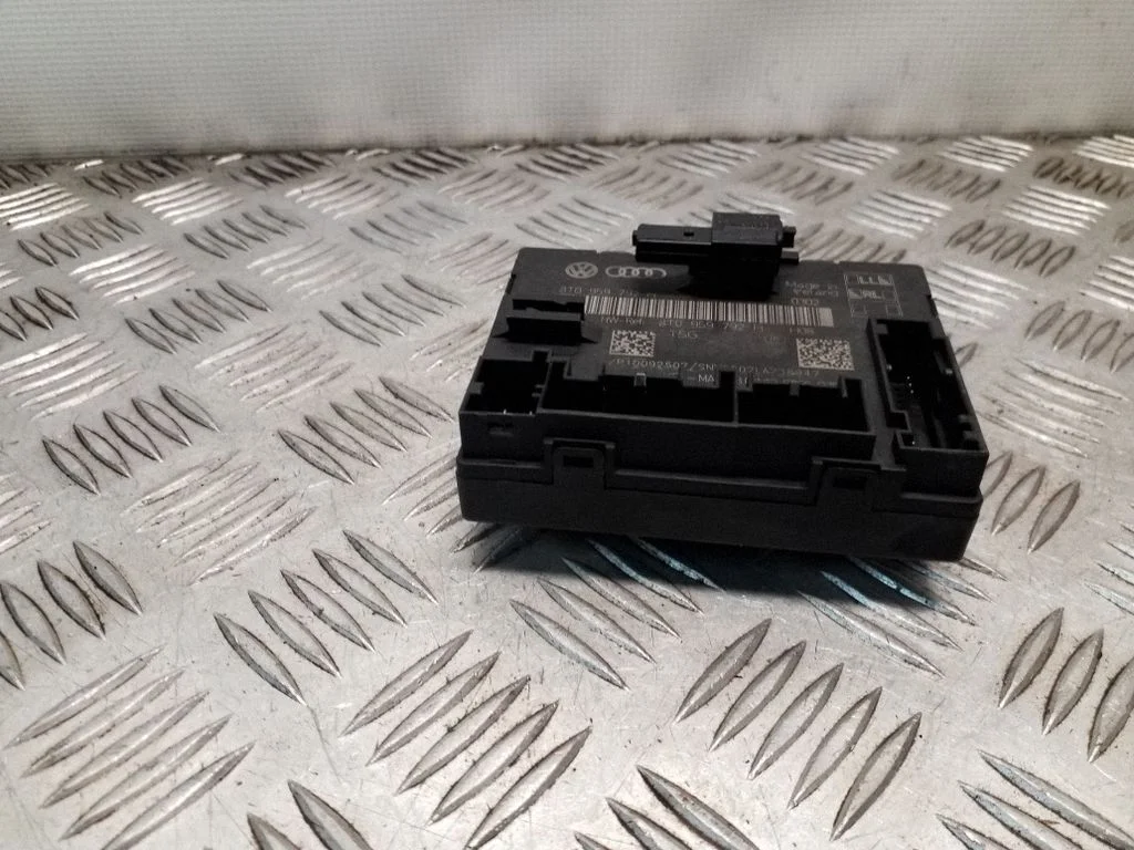 Durvju elektronikas vadības bloks – Audi A5 Sportback 8TA (2009-2016)
