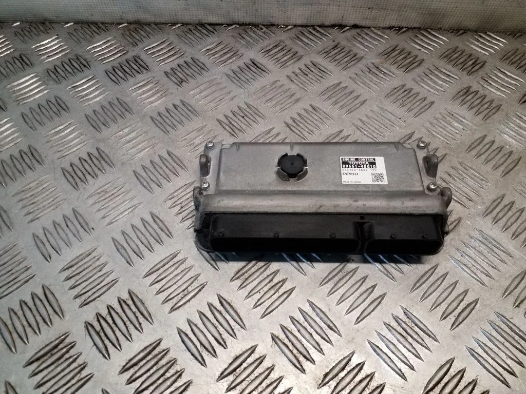 Dzinēja vadības bloks 8966148G10