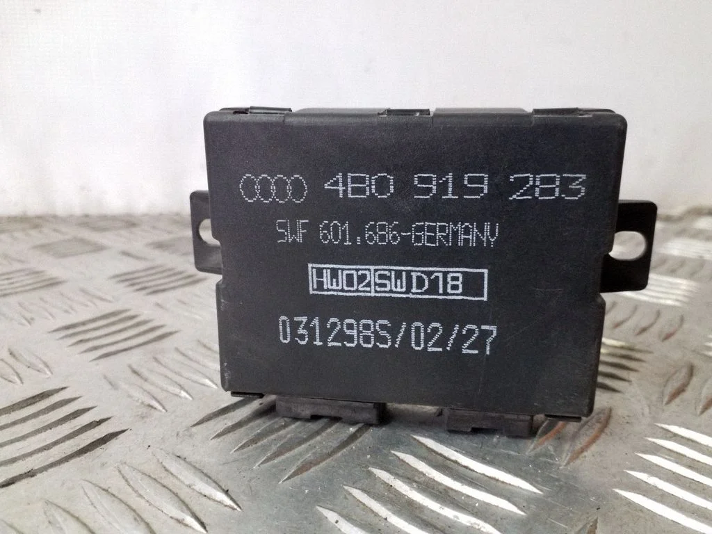 Parkošanās (PDC) sensoru vadības bloks 4B0919283