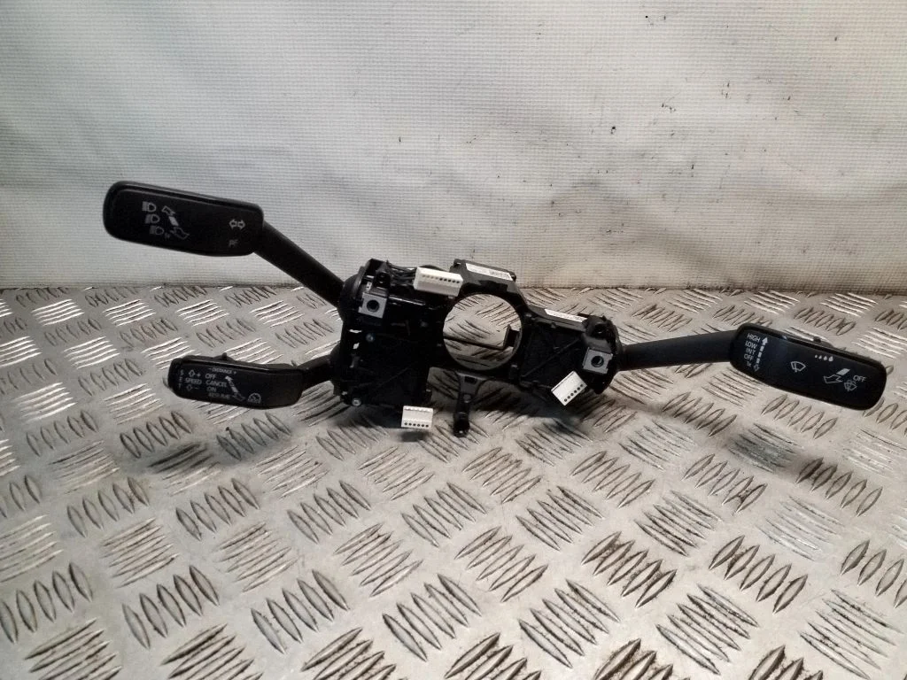 Wiper turn signal indicator stalk/switch 5Q0953521FQ