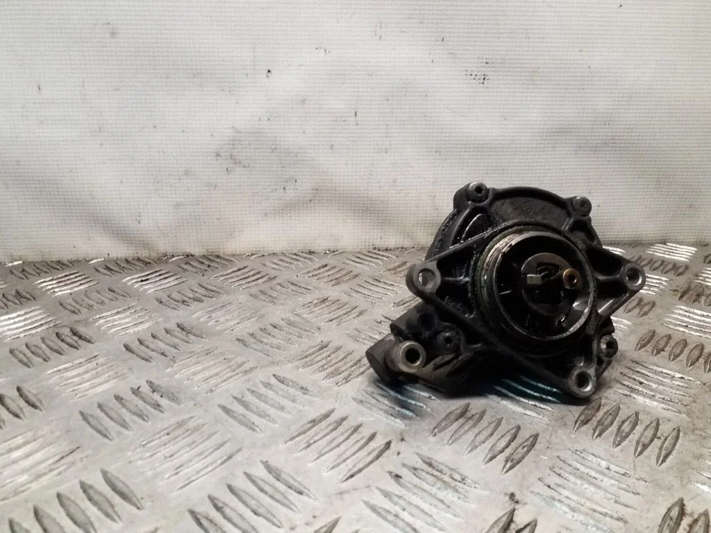 Vacuum pump – Volkswagen Passat B5 (1997-2000)