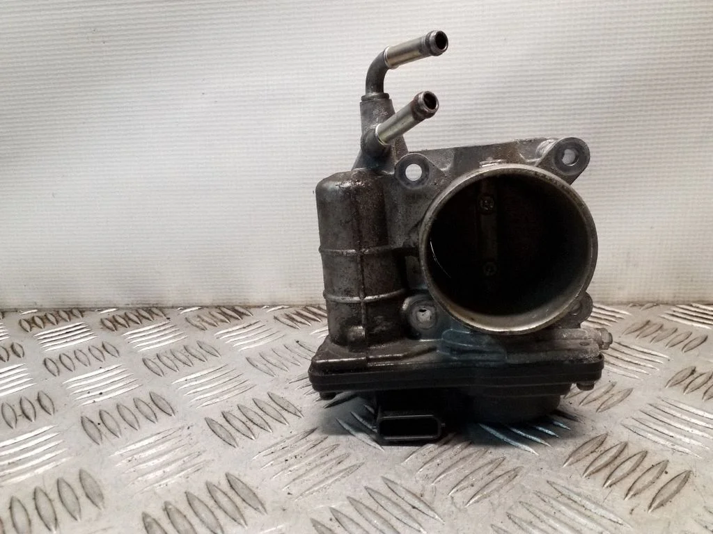 Throttle valve – Nissan Juke I F15 (2010-2018)