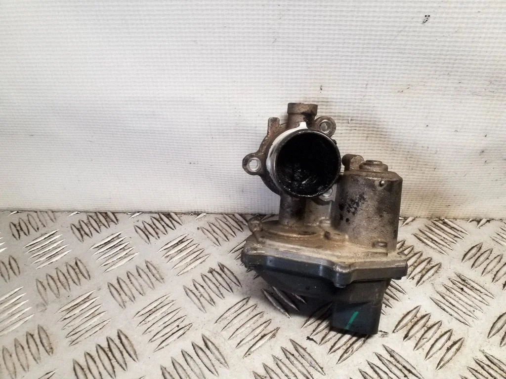 EGR valve 04L131501M