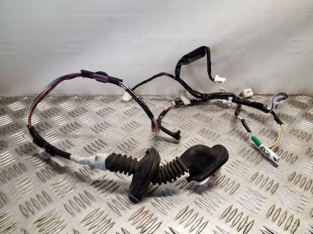 Tagaukse juhtmestik 8215302