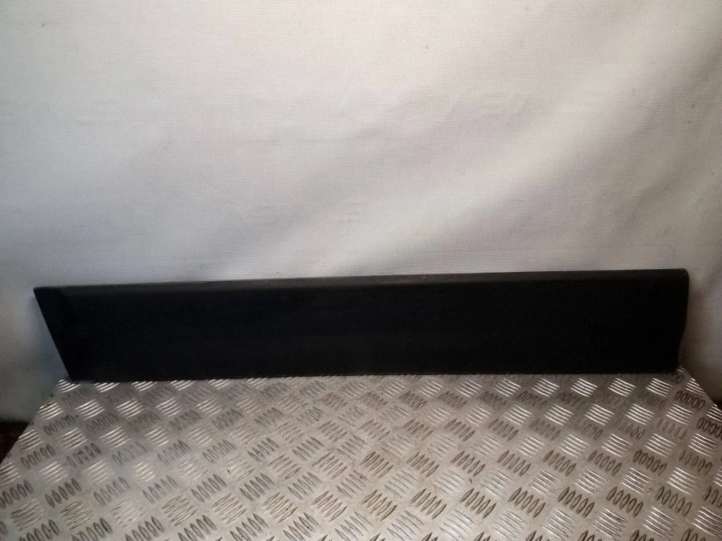 Esiukse liist (mold) 05182567AA