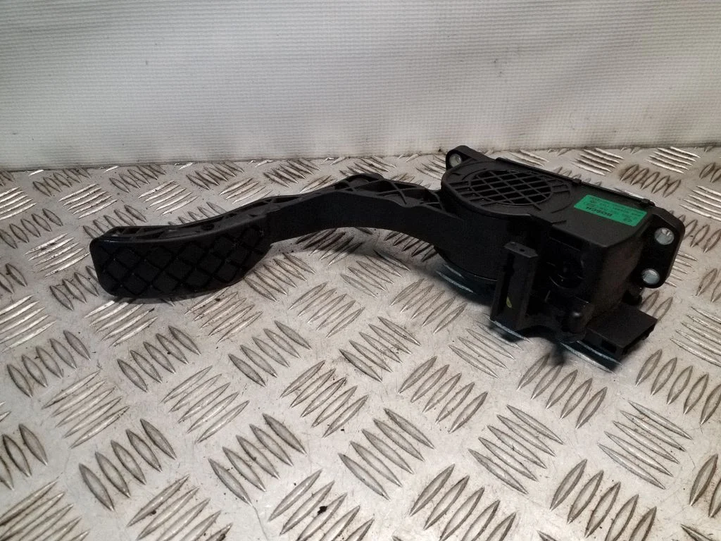 Gaasipedaal 6R2721503D