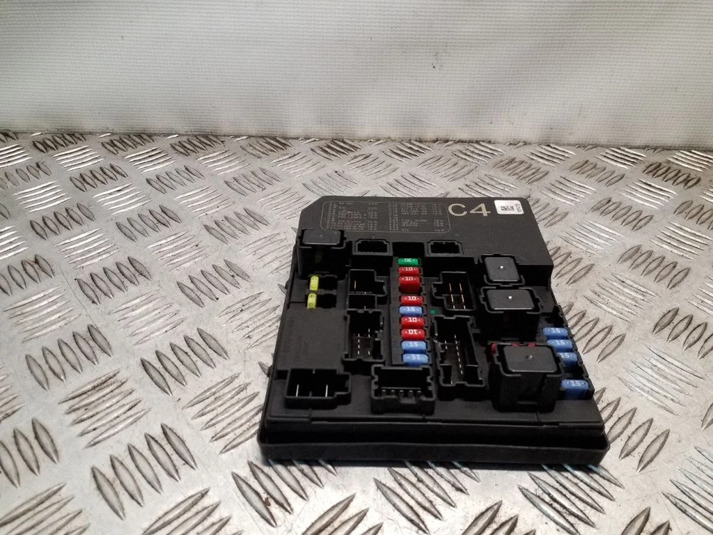 Drošinātāju bloks 284B71KA0B