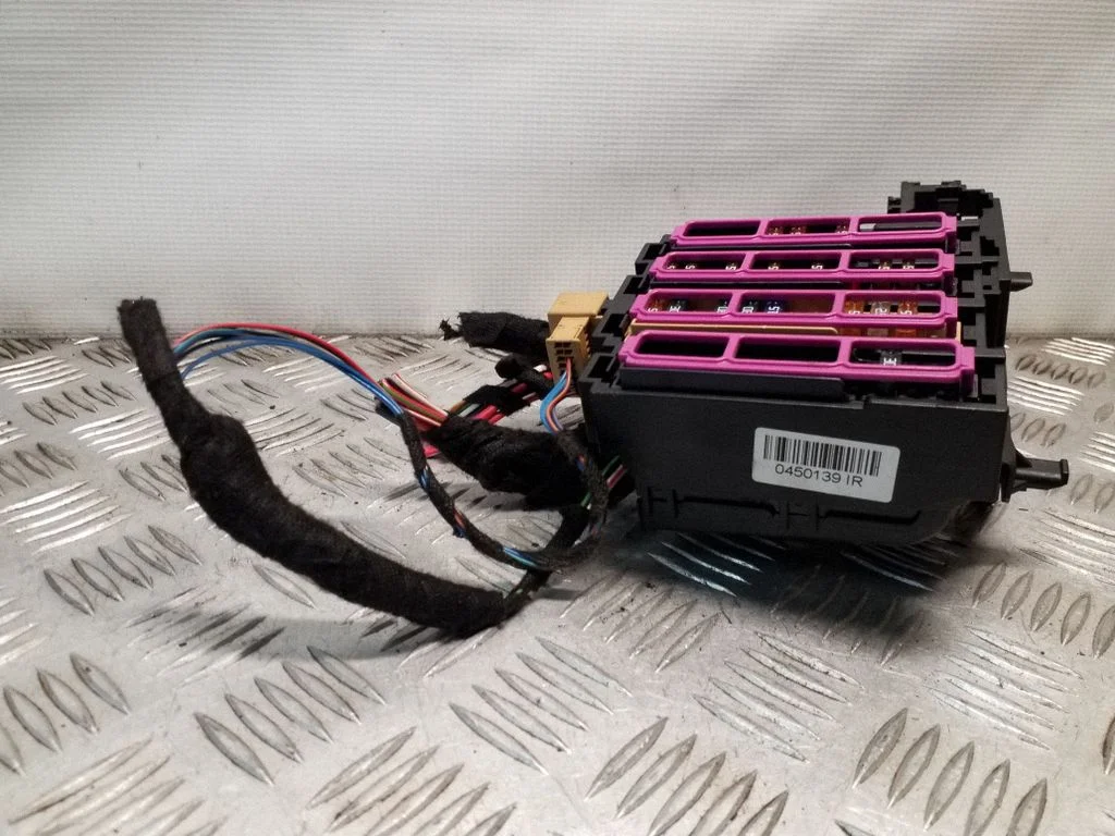 Drošinātāju bloks 8T8971845