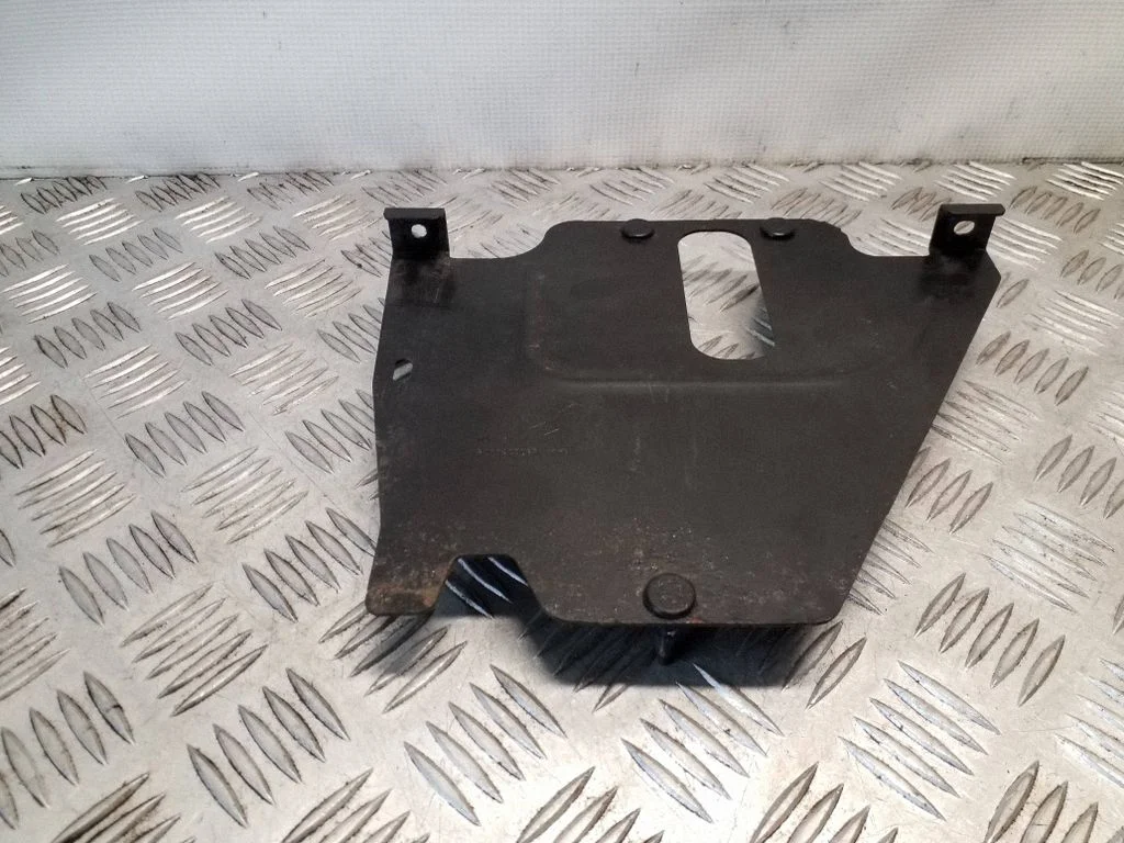Kita variklio skyriaus detalė