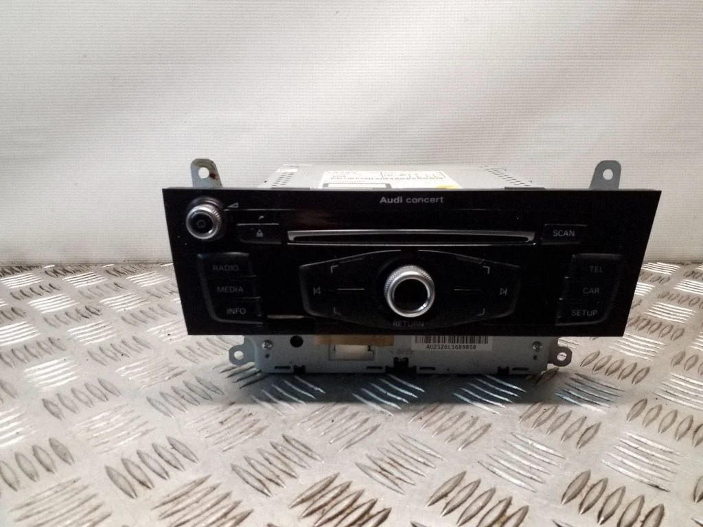 Radio/CD/DVD atskaņotājs/navigācija 8R2035186