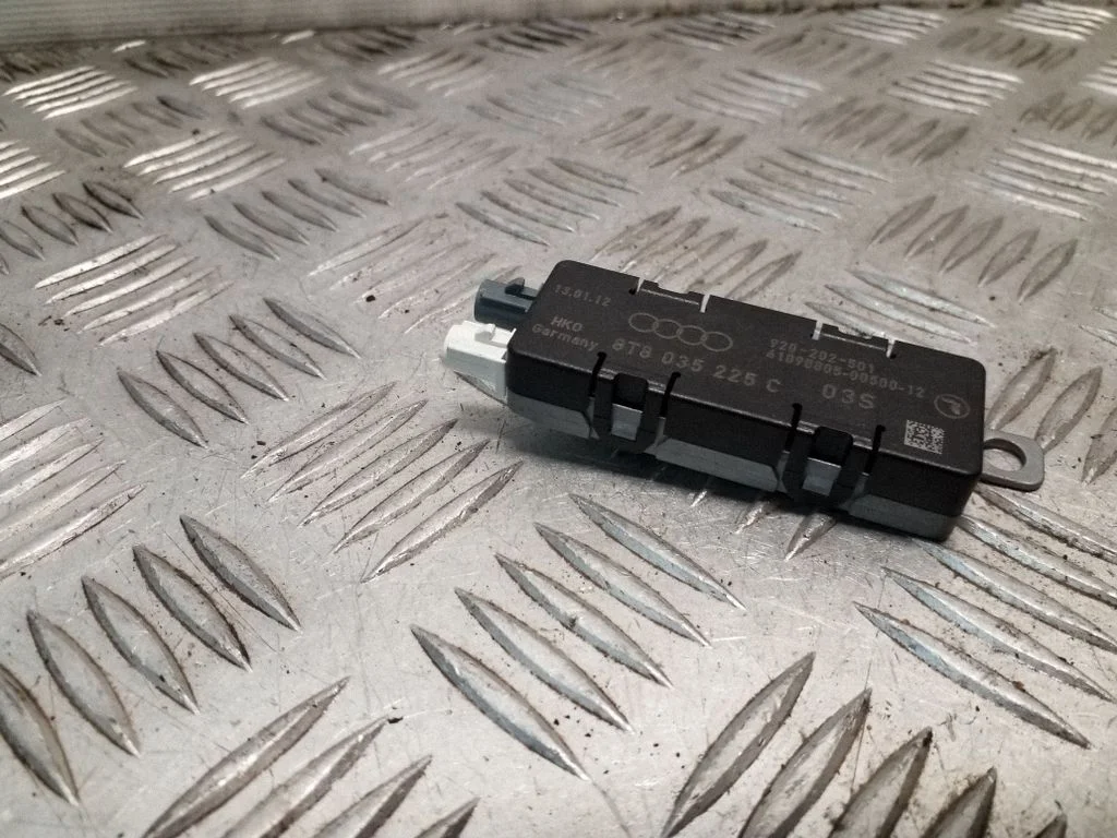 Aerial antenna amplifier – Audi A5 Sportback 8TA (2009-2016)
