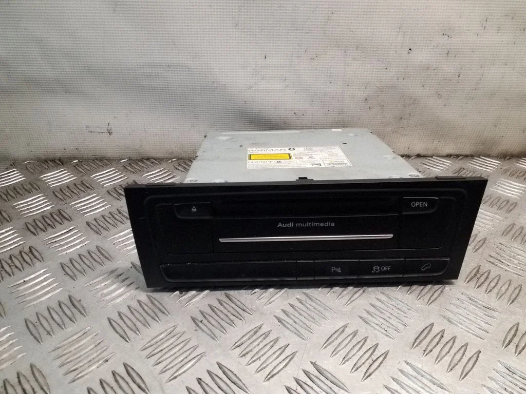 Radio/CD/DVD atskaņotājs/navigācija 8T2035652H