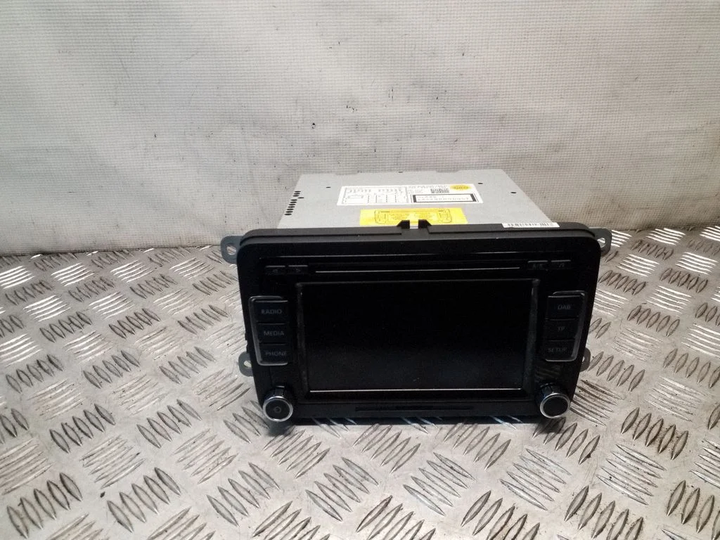 Radio/CD/DVD/GPS head unit 3C8035195H