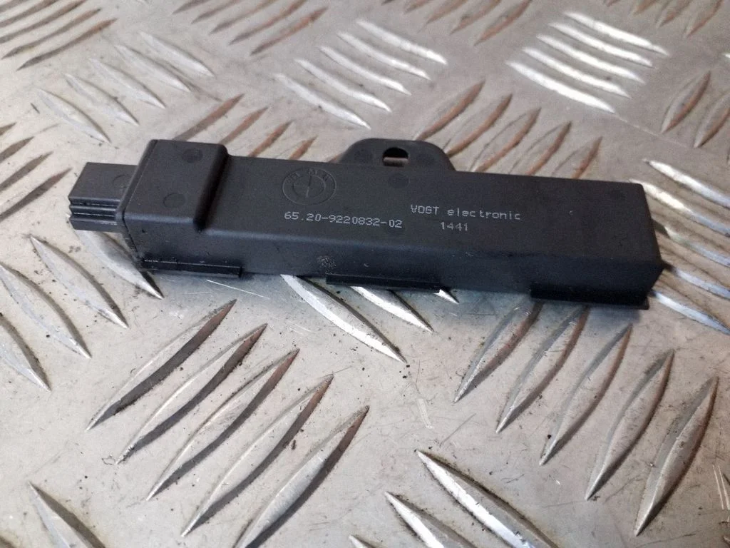 Interior comfort aerial antenna 9220832