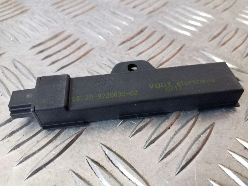 Interior comfort aerial antenna 9220832