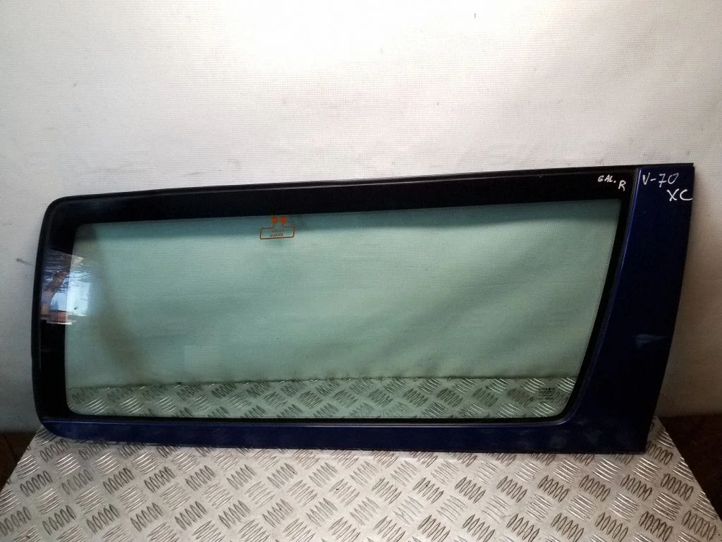 Rear side window – right