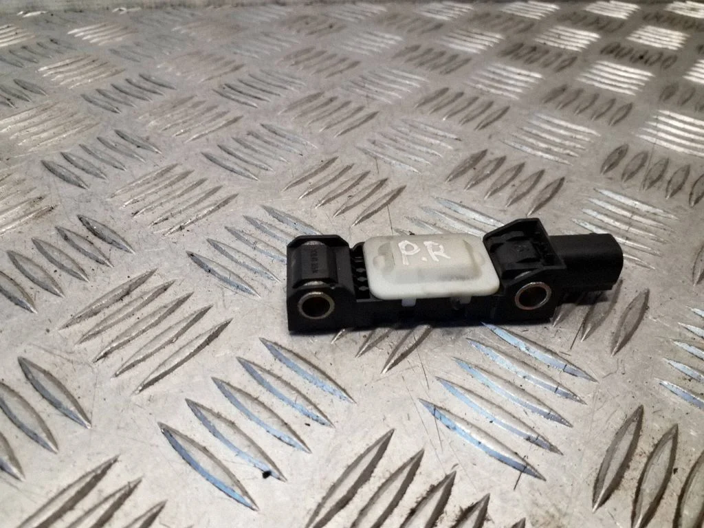Drošības spilvenu trieciena sensors 04671779AC