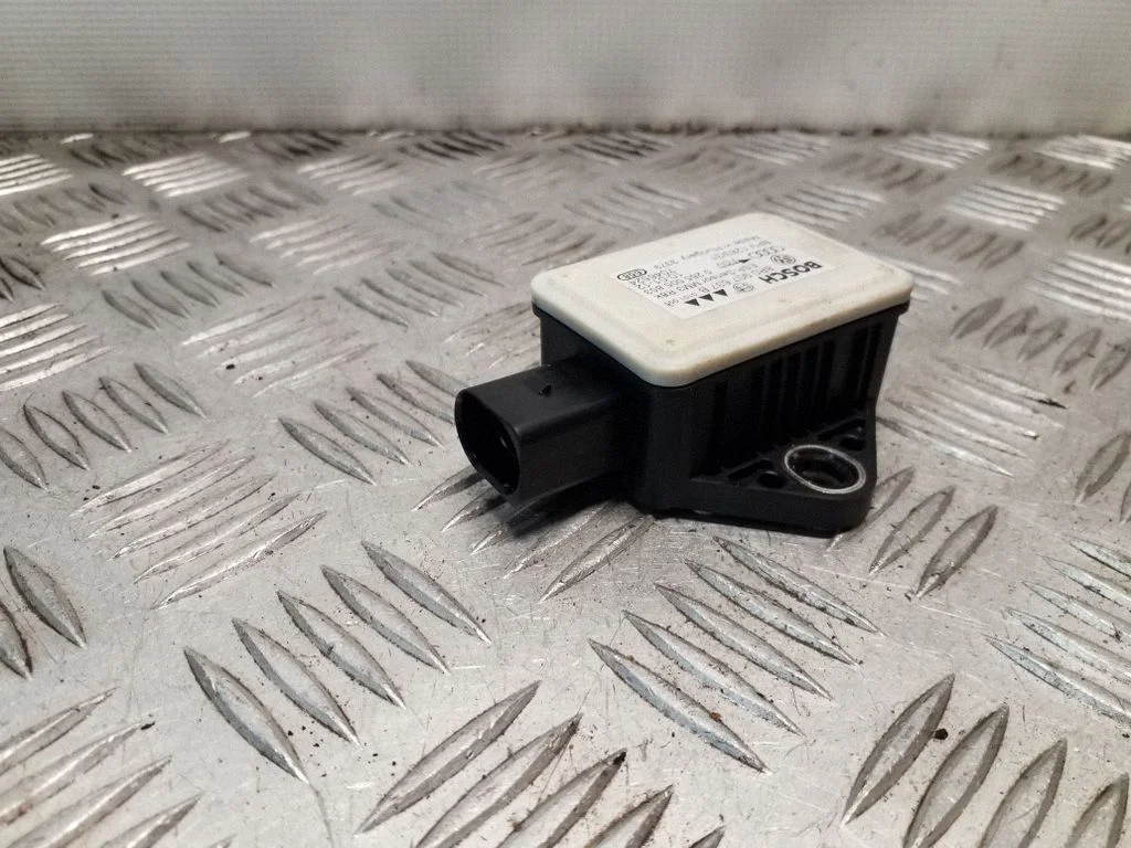 ESP (stabilitātes sistēmas) sensors (paātrinājuma sensors) 8R0907637B