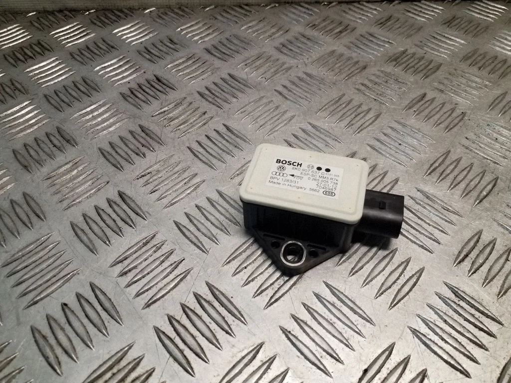 ESP (stabilitātes sistēmas) sensors (paātrinājuma sensors) – Audi Q5 SQ5 8R (2008-2017)