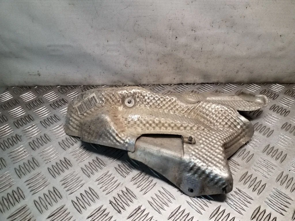 Priekšējās piekares dibena aizsargs 8R2399300B