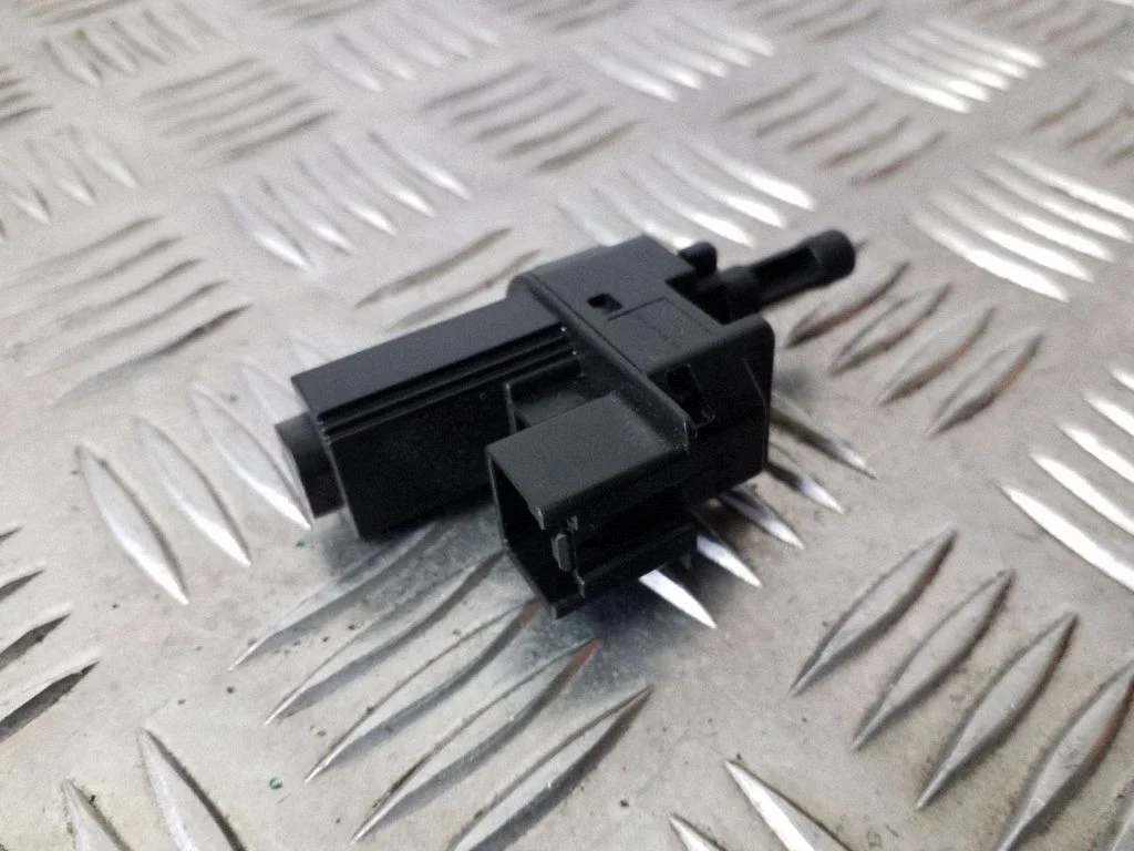 Clutch pedal sensor 4M5T7C534AA