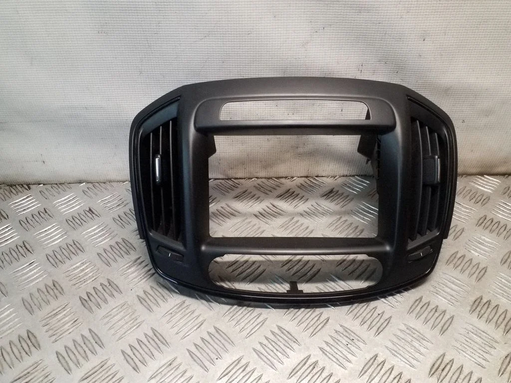 Raadio/navigatsiooni viimistlus – Opel Insignia A (2008-2017)