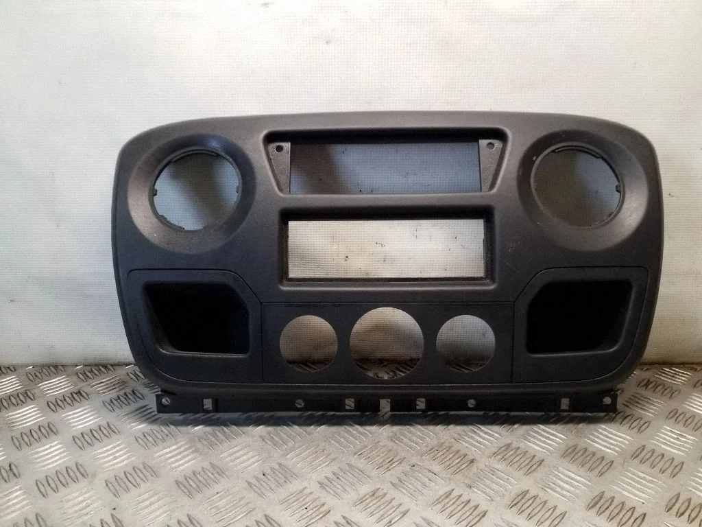 Raadio/navigatsiooni viimistlus 682600025R