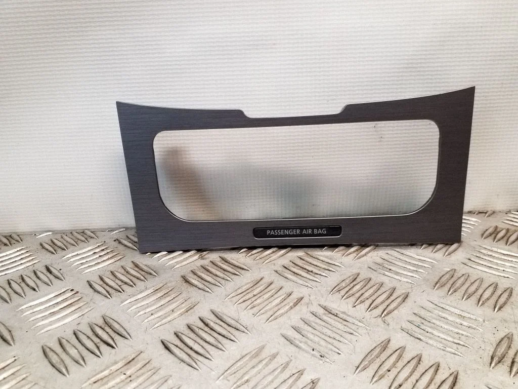 Climate control/heater control trim – Volkswagen Passat CC (2008-2016)