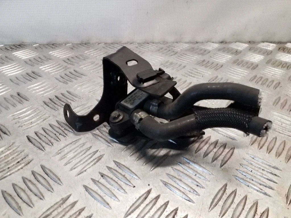 Exhaust gas pressure sensor – Renault Trafic III (X82) (2014-)