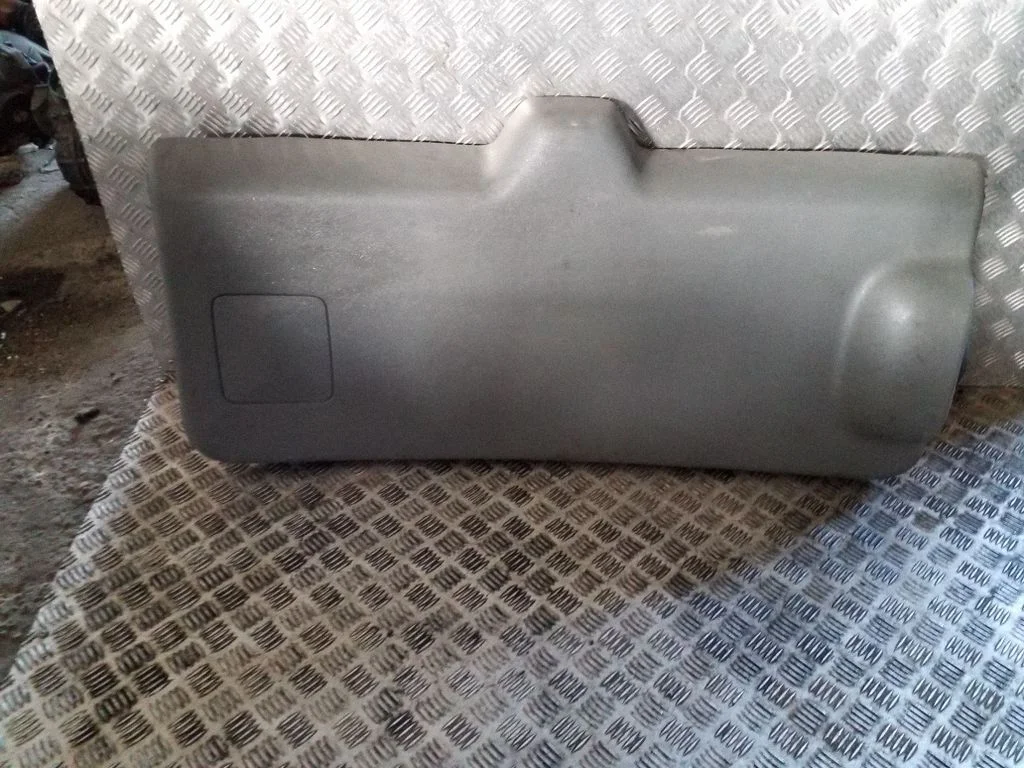 Tailgate trim 5HE65TRMAH