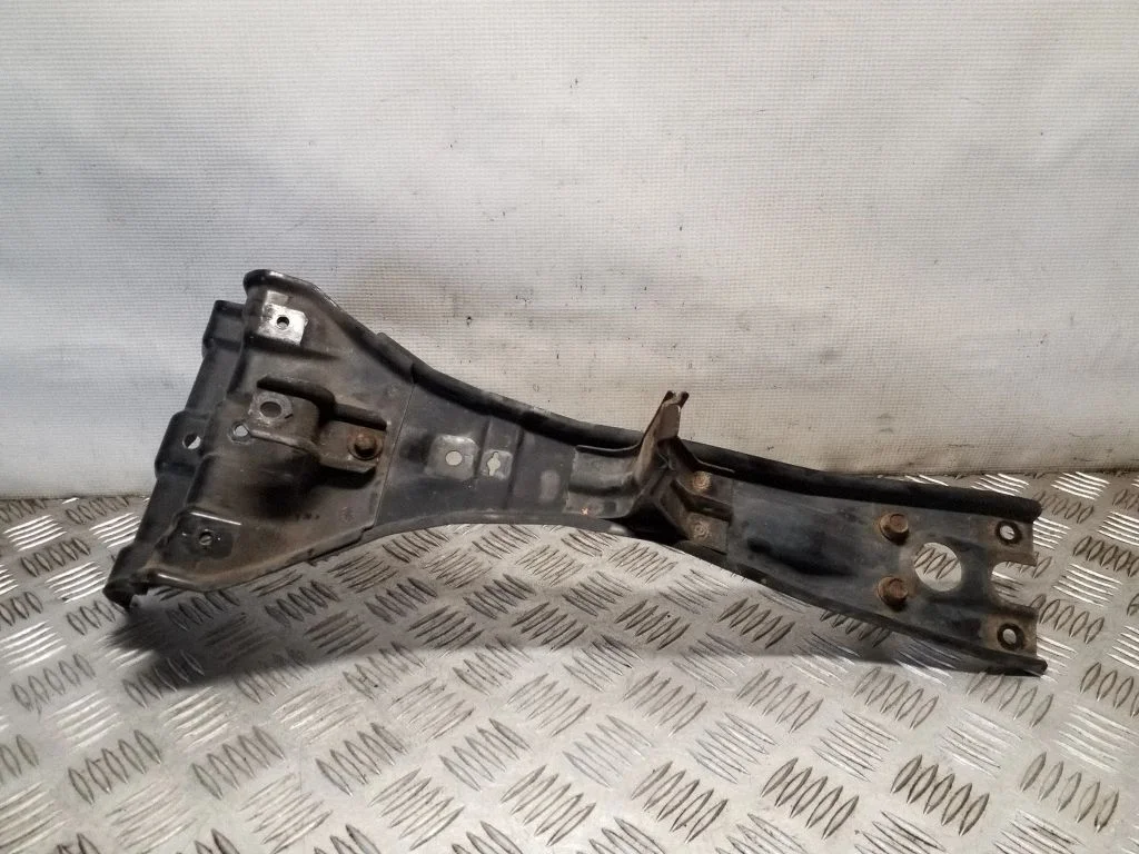 Top upper radiator support slam panel