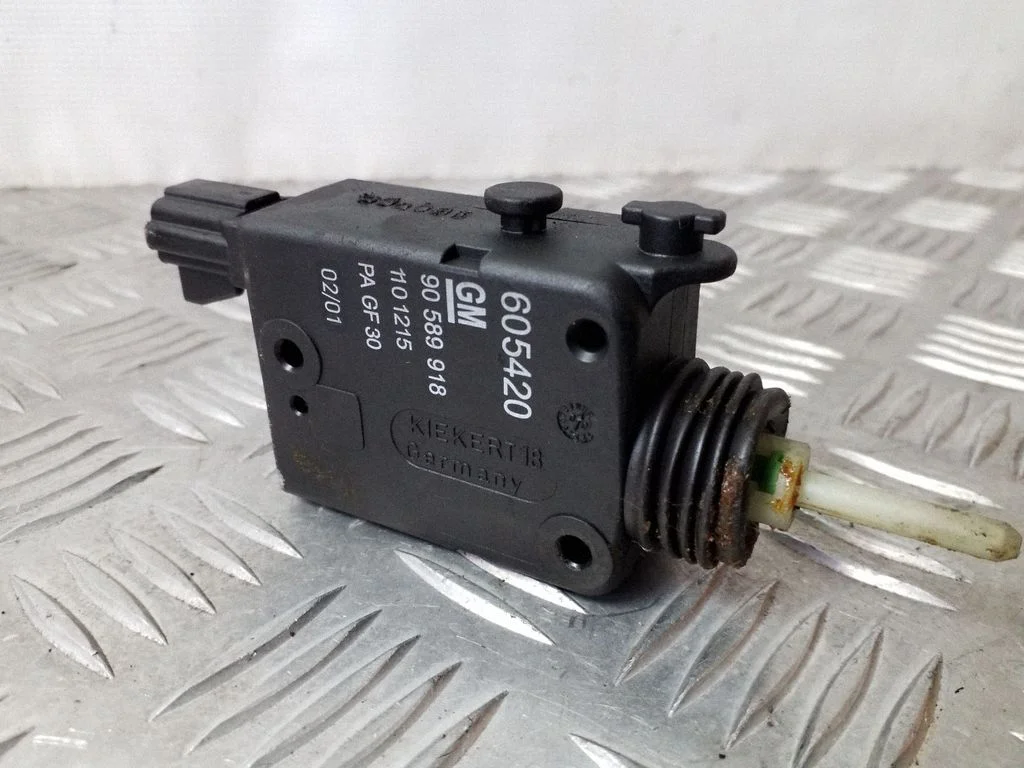 Centrālās atslēgas motoriņš 90589918