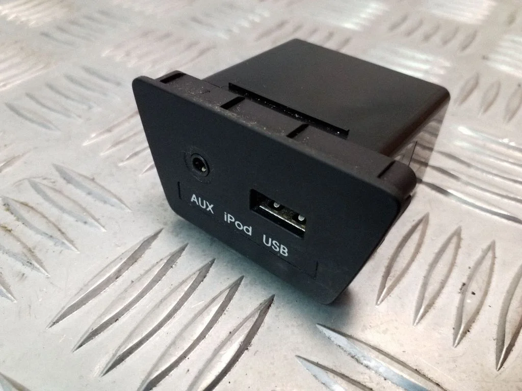 Gniazdo USB 961102S500