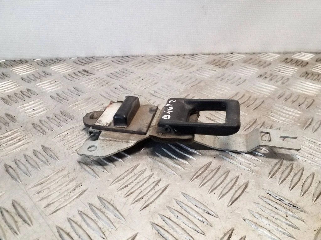 Atidarymo rankenėlė galinio dangčio (vidinė)