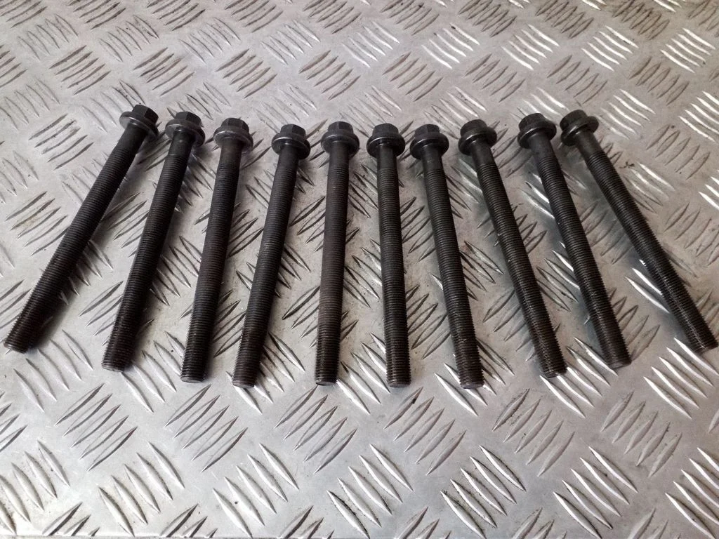Galvutės tvirtinimo varžtai/ smeigės
