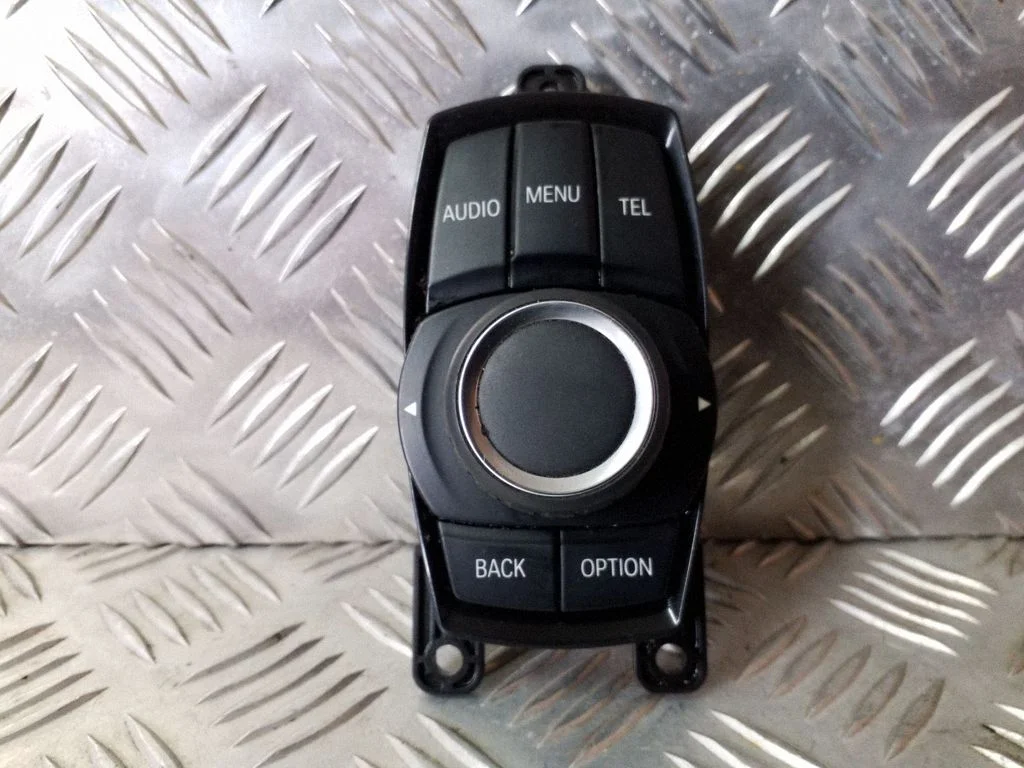 Head unit multimedia control 9317695