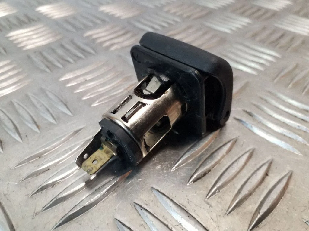 12 V lizdas (gale)
