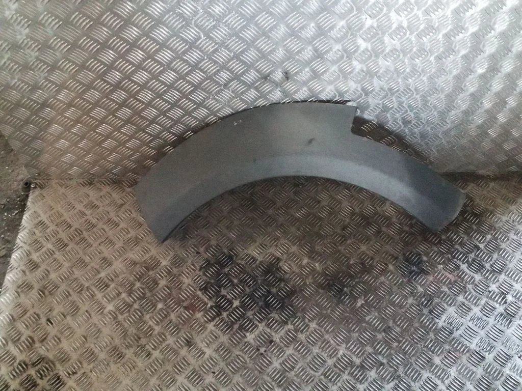 Rear fender molding trim – rear left