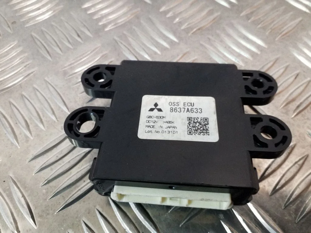 Bezatslēgas sistēmas KESSY (keyless) vadības bloks/modulis 8637A633