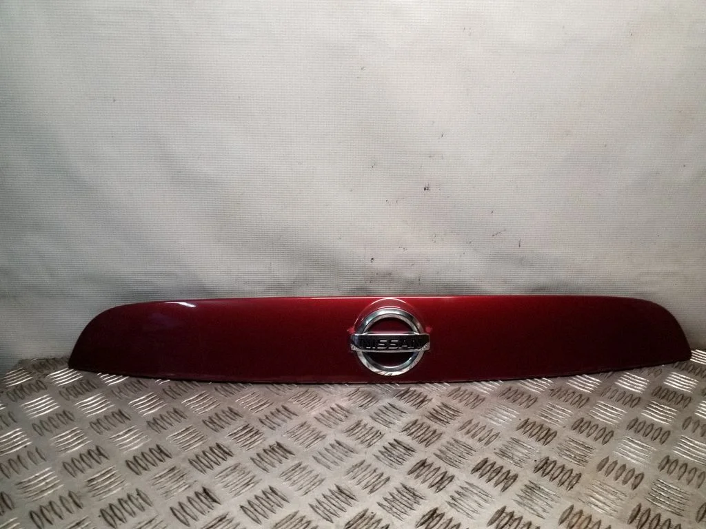 Trunk door license plate light bar – Nissan Juke I F15 (2010-2018)