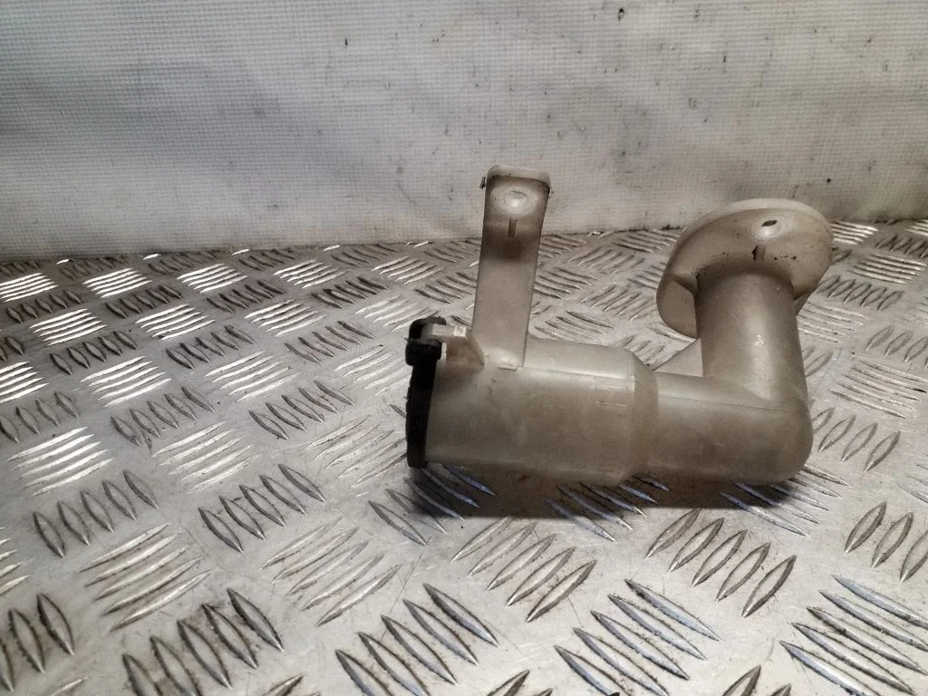 Window washer liquid tank fill tube 98620H1000