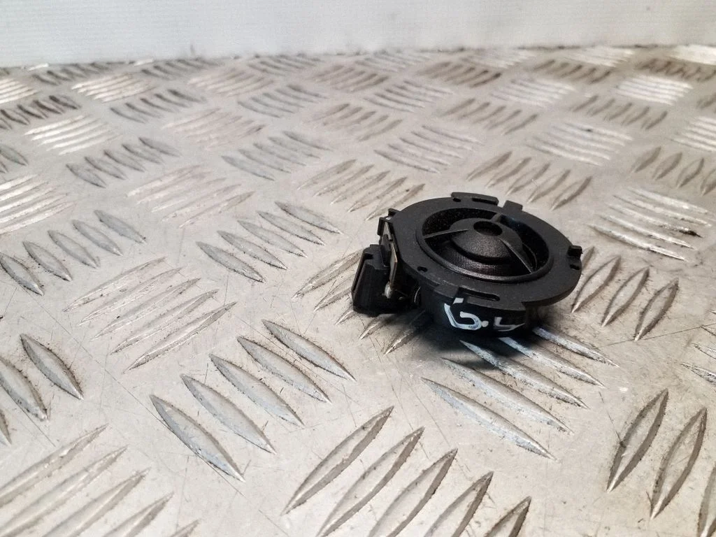 Augstfrekvences skaļrunis aizmugurējās durvīs 8T0035399