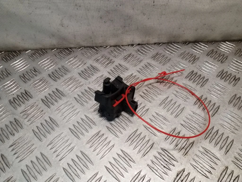 Degalų bako dangtelio spynos varikliukas