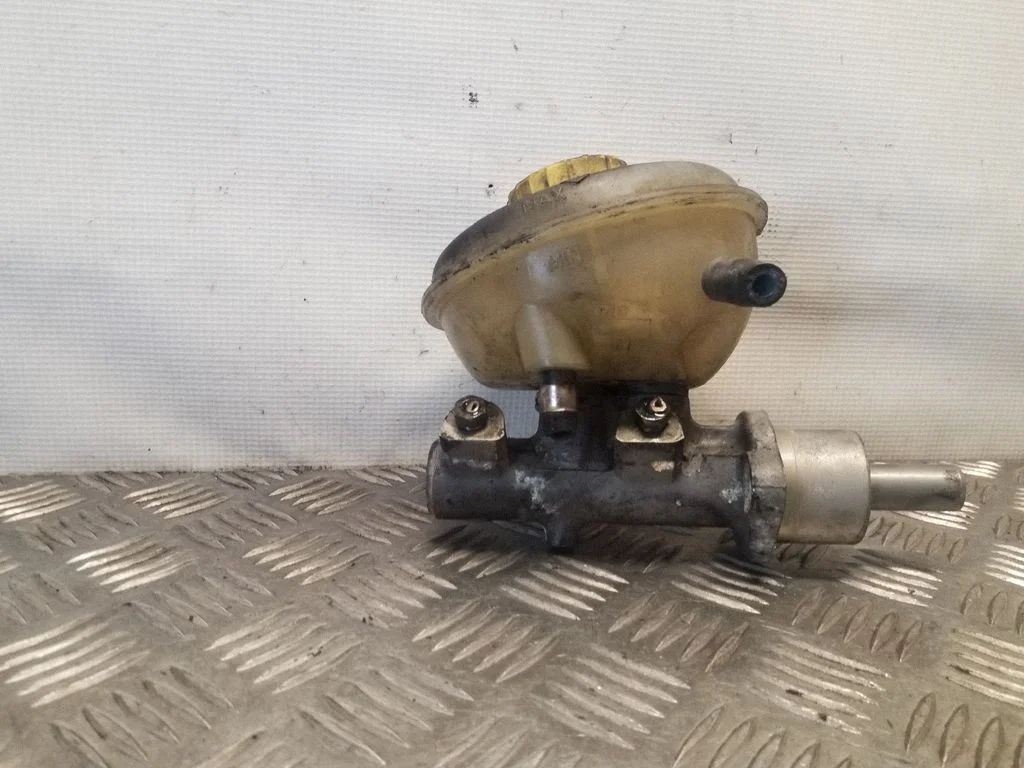 Master brake cylinder 4A0611301F