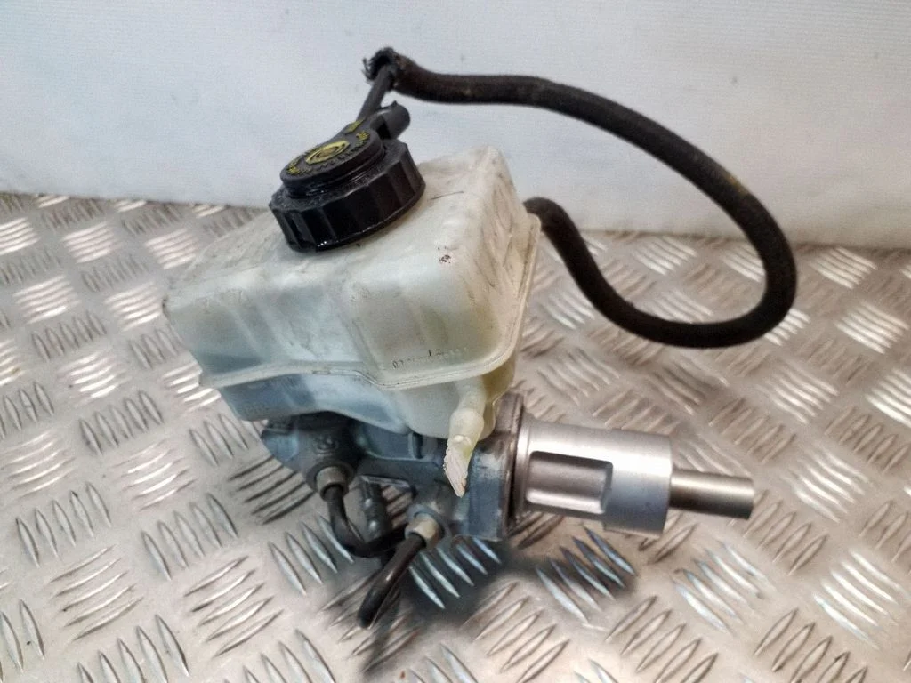 Master brake cylinder