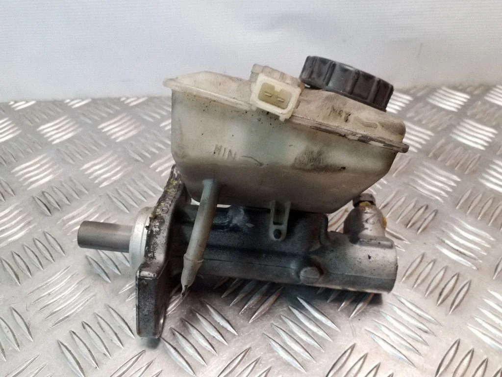 Master brake cylinder 8646008